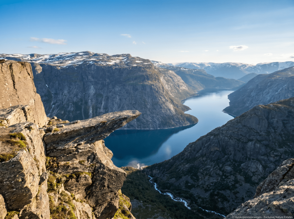 Trolltunga: Een legendarische uitdaging boven het Ringedalsvatnet